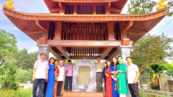 Tình người cao đẹp trong bài thơ “Bầm ơi” của Tố Hữu