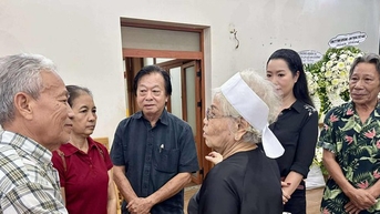 Nhiều văn nghệ sĩ tiễn biệt người bạn đời của NSƯT, đạo diễn Ca Lê Hồng