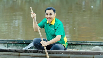 “Cùng vượt khó”