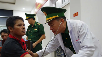 Tàu hàng đâm chìm 2 tàu cá, 11 ngư dân được cứu sống