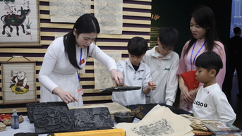 Khai trương không gian trưng bày nghệ thuật sắp đặt "Đồ chơi dân gian Việt: Sự kết nối" tại Busan, Hàn Quốc