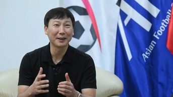 HLV Kim Sang Sik: “Tôi sợ làm mang tiếng HLV Park Hang Seo ở Việt Nam”