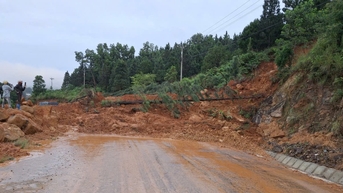 Đèo Đại Ninh thông xe trở lại sau sự cố sạt lở sáng 2/11