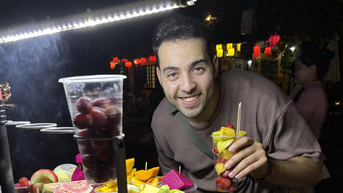 Anh chàng Bắc Phi nấu cơm Việt khéo léo khiến dân mạng thốt lên kinh ngạc