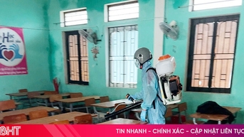 Khẩn trường tiêu độc, khử trùng môi trường sau mưa lũ