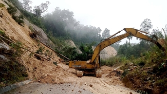 Tập trung thông tuyến giao thông, khắc phục sạt lở bờ sông Thu Bồn