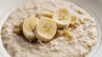 អាហារ​ពេល​ព្រឹក​ក្តៅ​ៗ​មាន​ជីវជាតិ​បី​មុខ​ដែល​ជួយ​សម្រក​ទម្ងន់