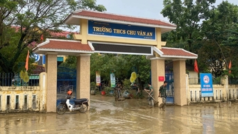 Huế tiếp tục cho học sinh nghỉ, trường vừa dọn xong lại có nguy cơ ngập