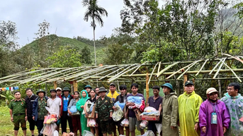 Xã A Vương, Đà Nẵng huy động lực lượng tiếp tế vùng sạt lở