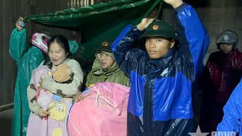 Di dời hơn 30 hộ dân có nguy cơ sạt lở đến nơi an toàn