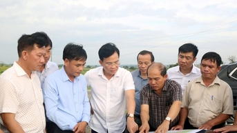 Chủ tịch UBND tỉnh Lâm Đồng Hồ Văn Mười kiểm tra dự án các khu tái định cư