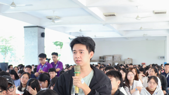 Sinh viên năm nhất học kỹ năng an toàn, vững vàng nhập học