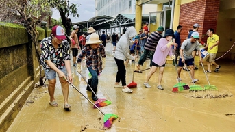 Thầy trò miền Trung gượng dậy sau lũ dữ