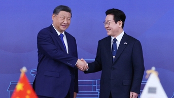 Ông Tập tặng điện thoại Xiaomi cho Tổng thống Hàn Quốc