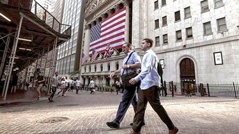 Nvidia đạt 5.000 tỉ USD, giới đầu tư thận trọng