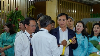 Mang hương sắc đại ngàn, ngàn hoa, biển xanh đến Hội chợ Mùa Thu 2025