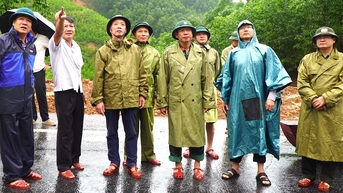 Chủ tịch UBND thành phố Phan Thiên Định kiểm tra các điểm sạt lở, vùng xung yếu