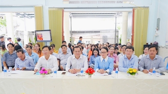 Phó Chủ tịch UBND tỉnh Ngô Vũ Thăng dự Ngày hội Đại đoàn kết toàn dân tộc tại khóm 13, phường An Xuyên