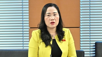 Hợp đồng bảo hiểm dài mấy chục trang, ngay cả người làm luật cũng thấy khó hiểu