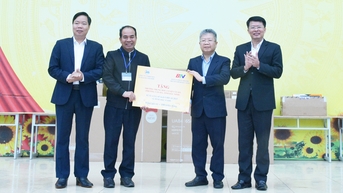 Báo và Phát thanh, Truyền hình Bắc Ninh: Kết nối, trao hỗ trợ cho trường học, người dân bị ảnh hưởng bão lũ