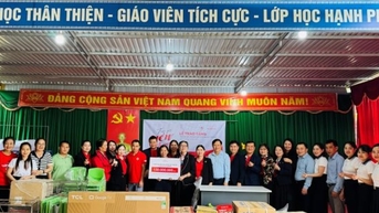 Prudential hỗ trợ Trường Mầm non Mai Sơn, xã Nhôn Mai khắc phục bão lũ