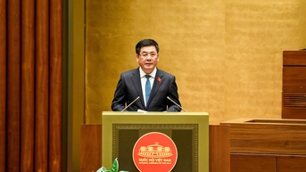 Bộ trưởng Nguyễn Hồng Diên trình Quốc hội Luật Thương mại điện tử