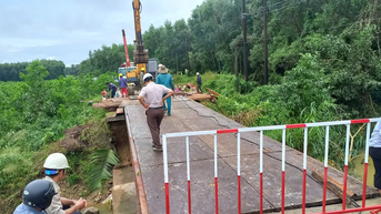 Cầu tạm Cây Sung cơ bản hoàn thành, tiếp tục gia cố đảm bảo an toàn