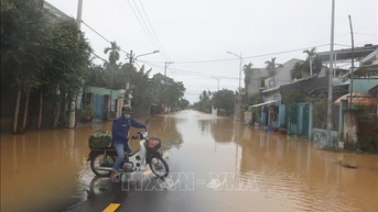 Mưa lớn gây ngập, ách tắc giao thông tại trung tâm thành phố Đà Nẵng