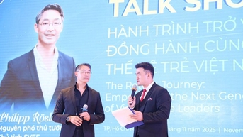 Nguyên Phó Thủ tướng Đức gốc Việt: Người trẻ Việt có thể thành công ngay tại quê hương !