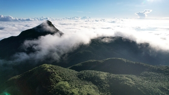 Mê mẩn giữa biển mây trên 'nóc nhà' Quảng Trị