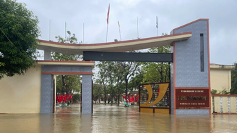 Cận cảnh trường học Hà Tĩnh sau nhiều ngày bị mưa lũ bao vây
