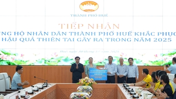 Tiếp nhận 800 triệu đồng hỗ trợ Nhân dân TP. Huế khắc phục hậu quả mưa lũ