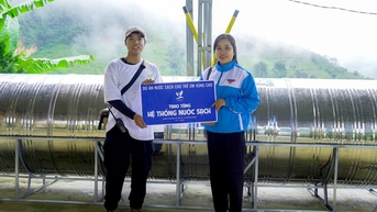 Trao quà mùa Đông cho học sinh xã Pà Vầy Sủ và Nấm Dẩn