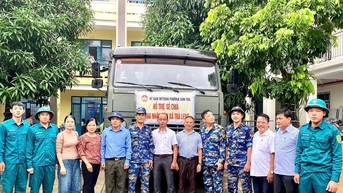 Phường Sơn Trà hỗ trợ hơn 5 tấn hàng hóa cho người dân xã Trà Leng