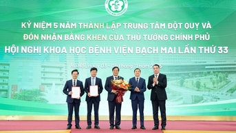 Thứ trưởng Trần Văn Thuấn: Tiếp tục hoàn thiện thể chế, thúc đẩy chuyển đổi số, đổi mới sáng tạo trong y tế