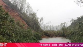 Mưa lớn tiếp tục gây sạt lở, ngập lụt nhiều nơi, hồ Kẻ Gỗ tăng xả tràn