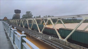 Ngành đường sắt lần thứ 3 điều tàu giữ cầu qua sông Hương