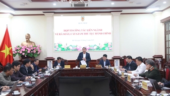 Nâng cao trách nhiệm người đứng đầu để cắt giảm thủ tục hành chính rườm rà