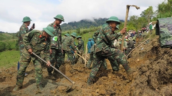 Bộ đội mở đường, phá thế cô lập cho 5 thôn ở Quảng Ngãi