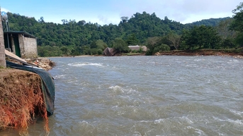 Mưa lớn gây sạt lở bờ sông Tà Là Ngầu tại Đồng Kho