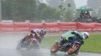 Hấp dẫn màn "thủy chiến" đua mô tô Cúp vô địch Quốc gia