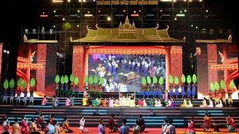 Tưng bừng Lễ hội Oóc Om Bóc - đua ghe ngo TP.Cần Thơ