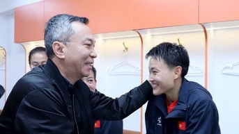 ប្រធាន VFF ប្រគល់ភារកិច្ចសំខាន់ៗ៖ ក្រុមនារីវៀតណាមការពារមេដាយមាសស៊ីហ្គេមដោយជោគជ័យ