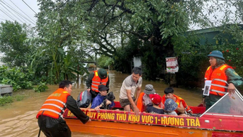 Quân dân TP Huế ứng phó với lũ chồng lũ