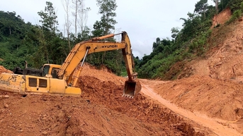 Giao nhiệm vụ cho các đơn vị khắc phục đảm bảo giao thông đường bộ