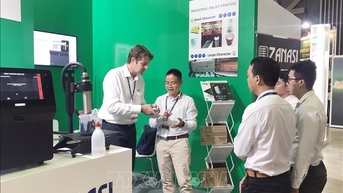 ការឌិកូដ 'កម្លាំងផ្ទៃក្នុងរបស់វៀតណាម' នៅលើទីលានលេងរាប់ពាន់លានដុល្លារ