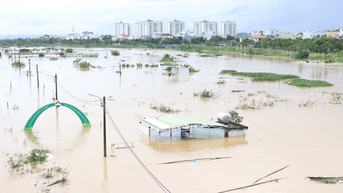 Dự báo sáng 5/11, bão số 13 sẽ di chuyển vào Biển Đông