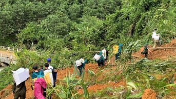 Băng rừng đến với người dân vùng cô lập