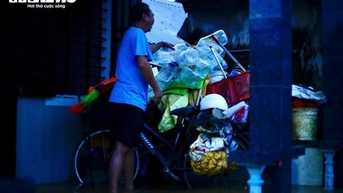 Dân "rốn lũ" ở Huế 1 tuần 3 lần chạy lụt: "Chúng tôi kiệt sức rồi"