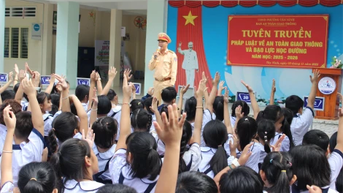 Tuyên truyền an toàn giao thông cho học sinh Trường Tiểu học Kim Đồng